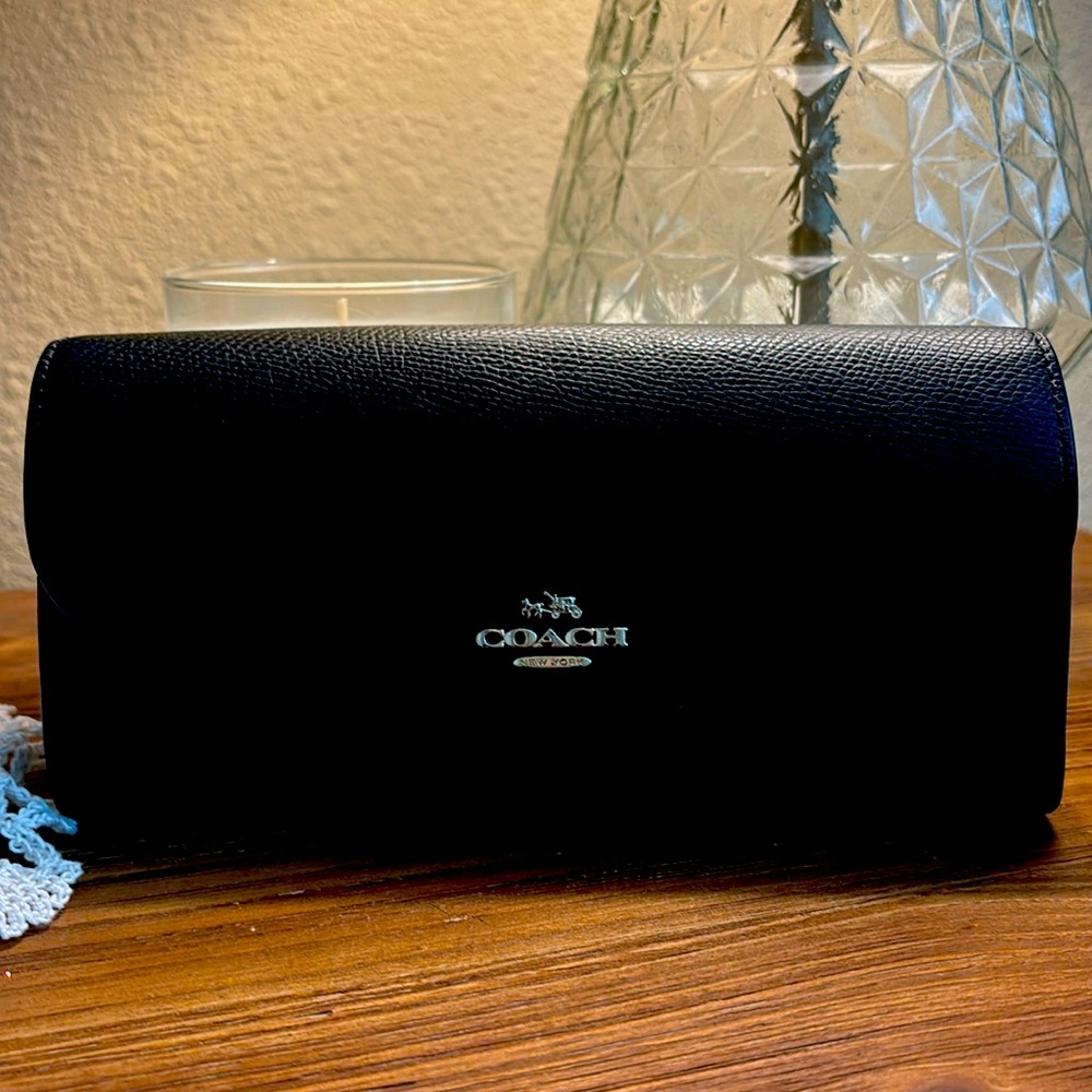 Coach Black Leather Wallet Sleek Minimalist Design